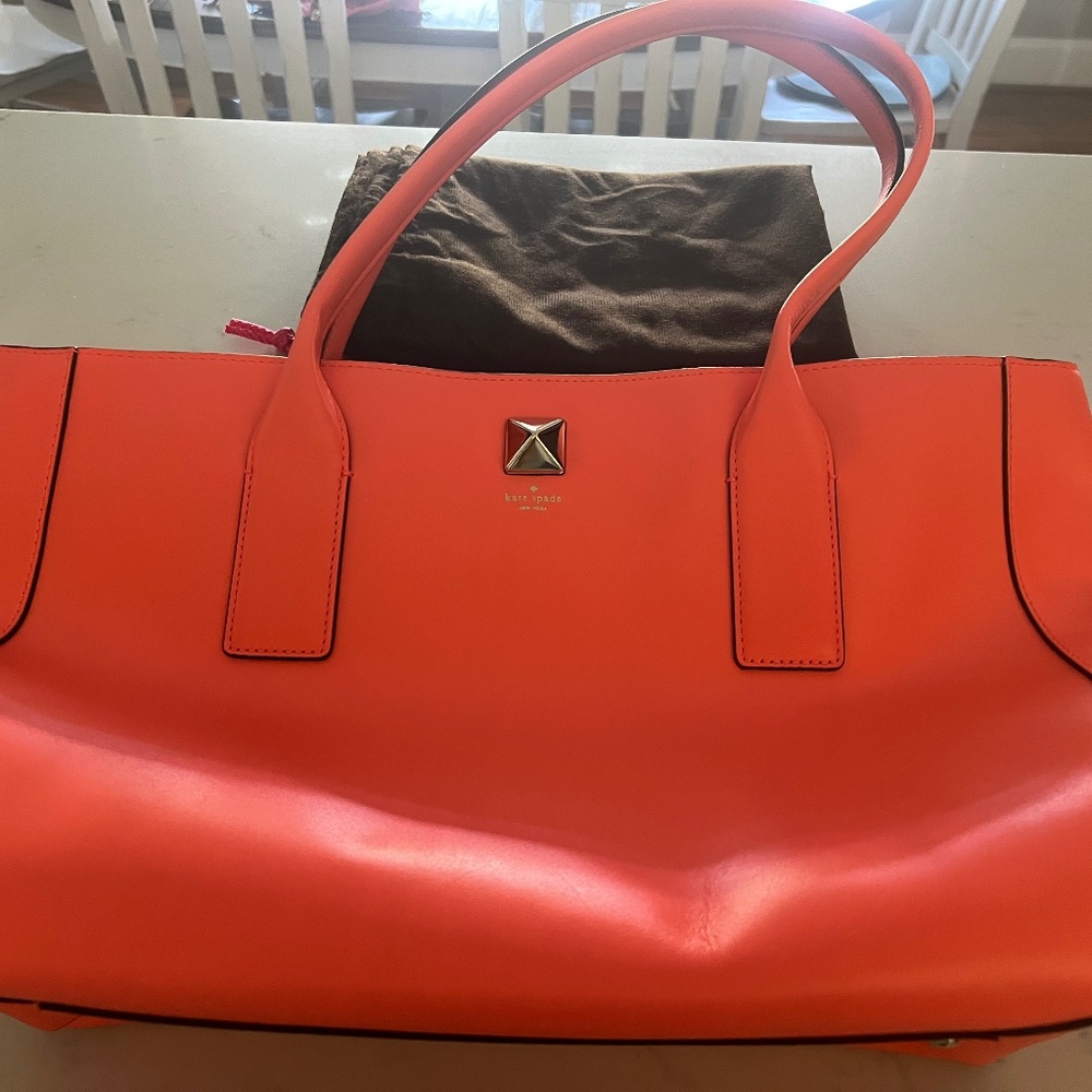 Kate Spade Large CORAL/ORANGE Shoulder Tote/Black and White Floral Interior